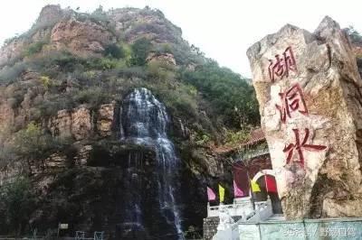湖洞水景区是平谷重点旅游景区之一,位于平谷区东北部黄松峪辖区内,距