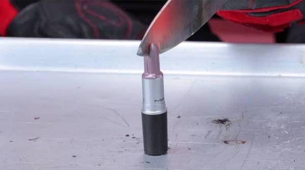 J姐的进击,土豪的游戏-火烧化妆品!