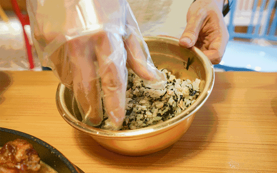 在下班路上被冷惨了的人, 回家煮碗热乎乎的泡面也会满足吧?