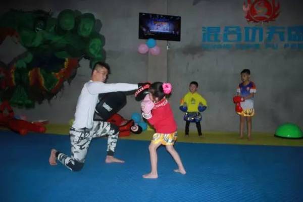 少儿搏击表演