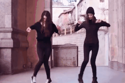 简单飘逸的seve鬼步舞 鬼步舞是一款发源于20世纪80年代锐舞派对的