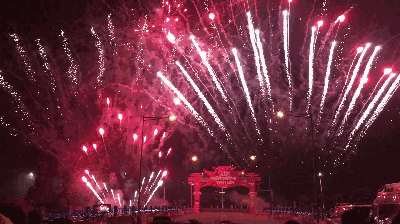 悉数登场! 最惊喜的是,时隔10年! 璀璨烟花重新点亮东莞的夜空! ▼