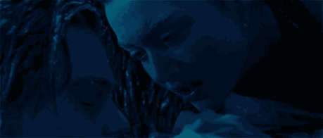 《泰坦尼克号》 直到现在我依然觉得,这部电影塑造的爱情最震撼心灵.