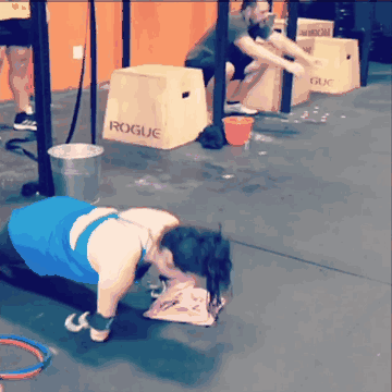 她脱下衣服后的每一个动作,都辣我眼睛!