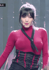 搞笑gif:天冷了,妹纸多加件衣服吧