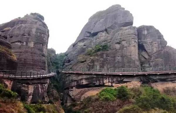 广东龙川霍山玻璃栈道