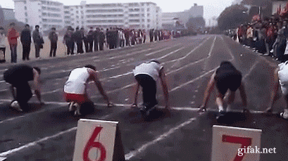 搞笑内涵段子1:一老总招秘书,一mm前来应聘,老总给她出了一道题让她