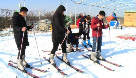 雁鸣蟹岛首届"滑雪节"开幕式圆满成功
