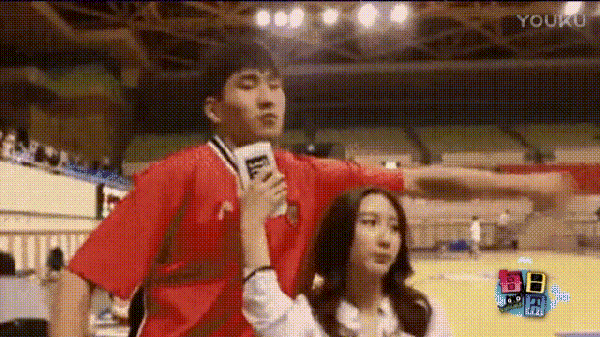 请教一下各位段友,最右边谁呀? ▲朵朵呀,夏雨的女神.