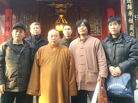 少林寺邀四十多位书法家书写春联 释永信现场观摩
