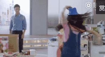 分,跳舞,迪丽热巴既不能一个人在家,也不能一个人在办公室