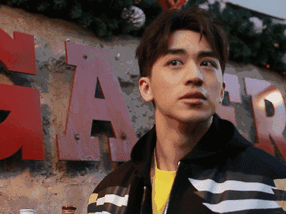 许魏洲:能去时装周耍帅,更能在异国街头当个暖心boy