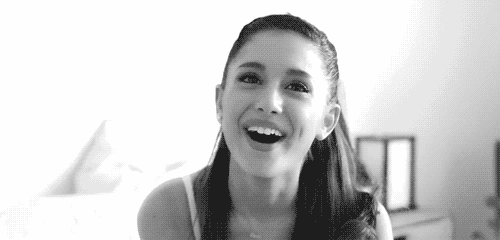 后面捂住你眼睛 把你扑倒在床上 他坐你后面玩着你的头发 他为你唱歌