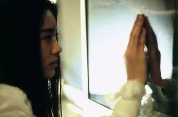 《午夜凶铃》剧照,山村贞子。