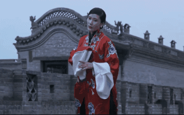 54岁的她在春晚上扮演少女,艳惊四座,但她穿旗袍的样子才是颜值第一!