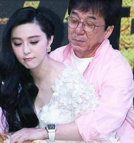 被成龙大哥"揩油"的女星,图四画面销魂