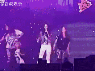 而韩国多名女idol也曾晕倒在舞台上,最眼中的当属f(x)组合的郑秀晶了