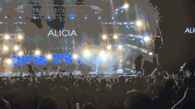 新加坡8分钟跨年烟花美爆啦,跨年演唱会嗨翻天!