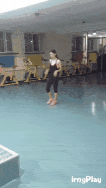 一点一滴的练习,她从微胖女生变身美丽的