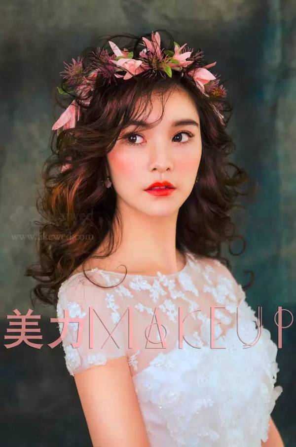【新娘造型】你还未解锁的披肩发新玩法!
