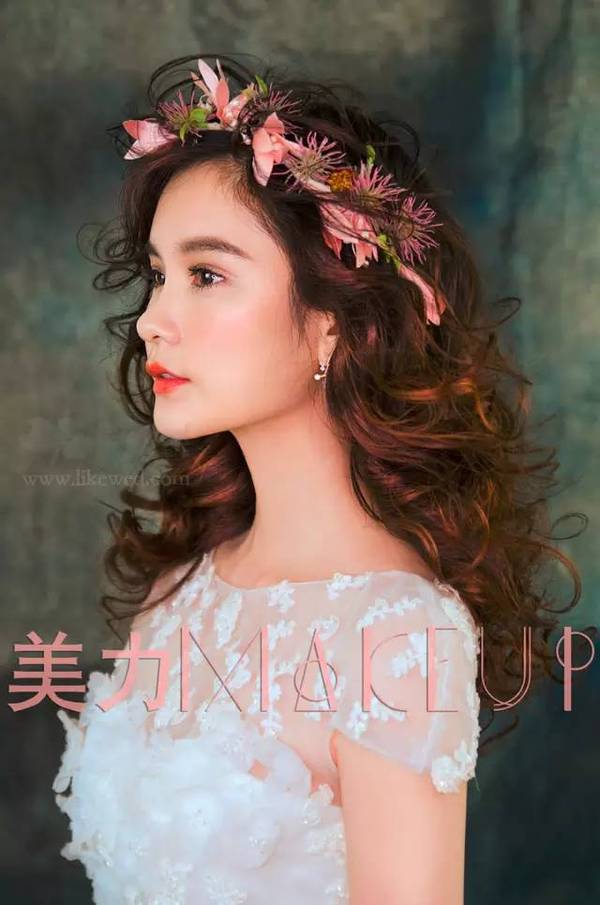 【新娘造型】你还未解锁的披肩发新玩法!
