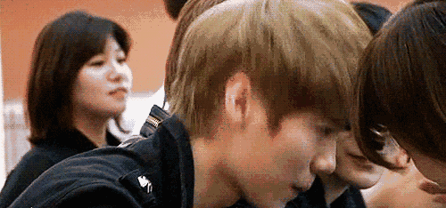 鹿晗签名会男友力max爆发,你的欧巴在这里