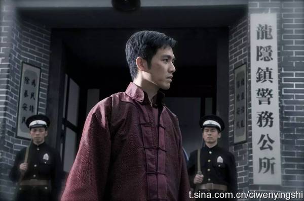 2012年凭借谍战剧一触即发获得第26届中国电视金鹰奖"观众喜爱男