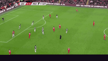 第15分钟,埃姆雷-詹定位球被防守球员挡出后误打误撞再度来到禁区