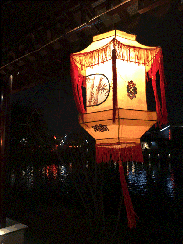 元宵,是一群人的狂欢!明晚一定要带孩子到这儿赏一次苏州灯彩!