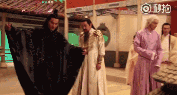 赵又廷的夜华被自己绊倒?秒变表情包!太搞笑了吧