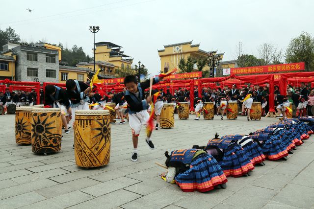 南丹瑶族人口_南丹白裤瑶族图片(3)