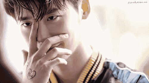 他轻轻抚摸一下自己的脸蛋,大批妹子就倒在了血泊中.