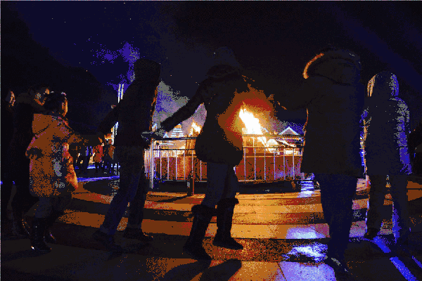 金沙滩啤酒城篝火联欢会与你相约. 一起嗨翻全场!