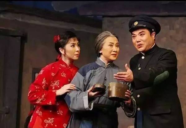八个样板戏经典唱段,八个样板戏经典唱段歌词