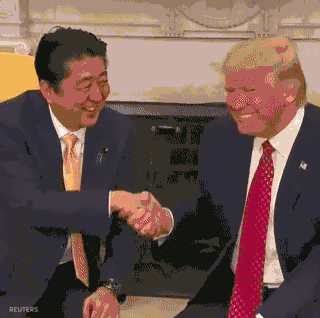 【三分钟法治新闻】尴尬握手19秒,安倍表情亮了
