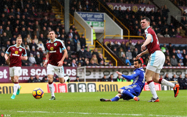 英超第24轮桑德兰主场横扫伯恩利,黑猫蹿升第八红酒军团十五轮不胜宣告崩盘