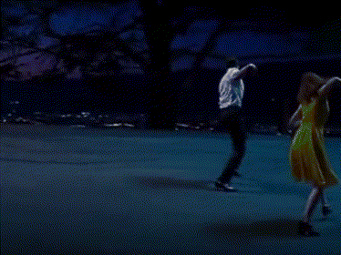 这里致敬了1953年电影《蓬车队》(the band wagon),fred astaire与