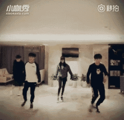 其实,抛开模仿韩国明星用力过度不说,李小璐的舞技还是相当了得的