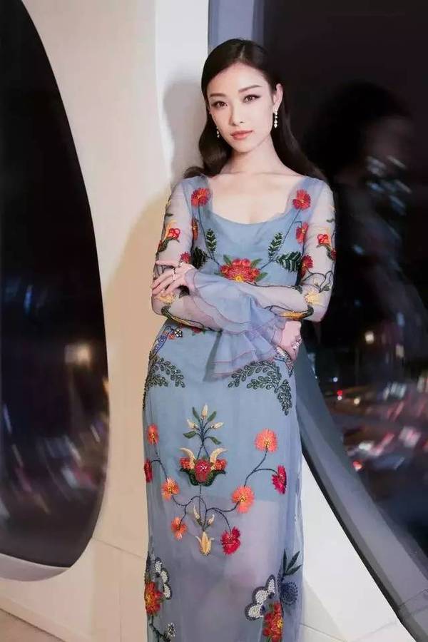 谋女郎"会演还有品?像倪妮范爷这样行走着的复古画风请给我来一打!