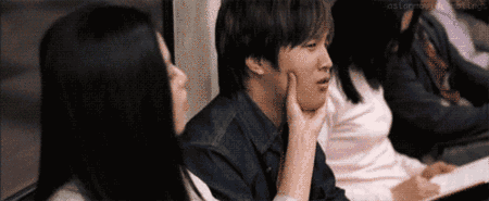 (此方法有被打的风险,请谨慎操作) 上演苦情戏 在街上见到小情侣