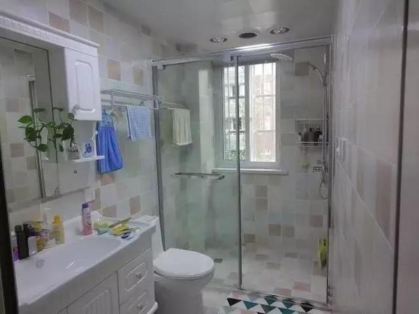 卫生间装修怎样做才省钱？经验老师傅告诉你：从毛坯到入住硬装花费不到1.5万，老师傅教你每一分钱都花在刀刃上
