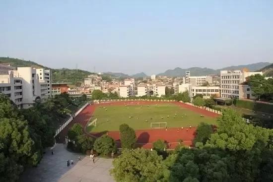 ▽ 湘西州民族中学是湖南省示范性高级中学,全国现代教育技术实验