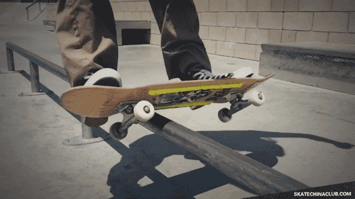 皮皮虾我们走!单身狗的情人节就. #滑板gif