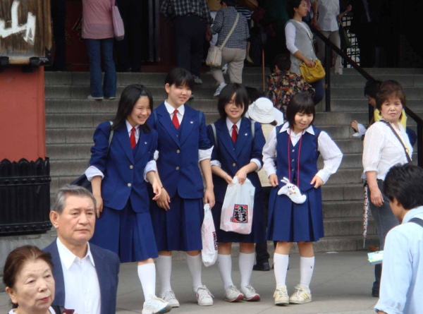 日本女中学生,看一眼还想再看一眼,特别是第三幅