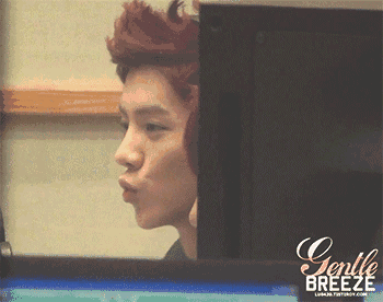 珠光,红酒,爱人 浪漫的日子 本该是开心的时刻 然而, 一些情侣激情有