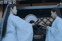 杨紫秦俊杰被拍到嘴对嘴亲吻,张一山的祝福实现了