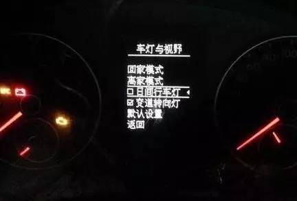 白天开车不开灯,分分钟几千块赔光了!