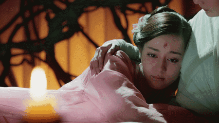 还有那个龙族和九尾狐混血的神助攻糯米团子阿离,撅着屁股挖草药的