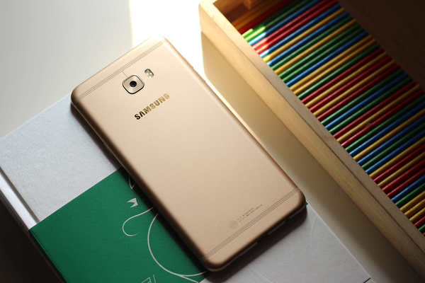 OPPO R9 Plus和三星A9高端版本哪个更好？