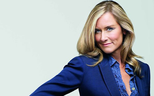 她曾参与angela ahrendts 在苹果的职位是 svp of retail and online